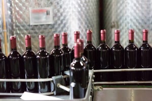 Stock-Photography-Bevica-Winery-Management-Bottling